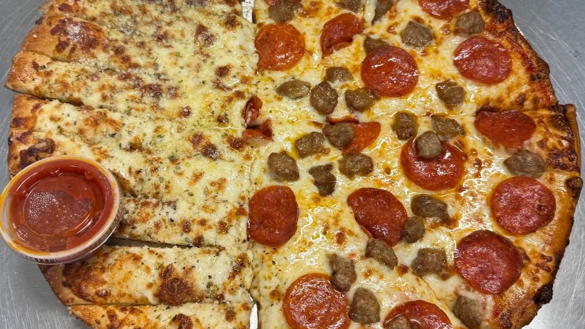 4 Doughs, 6 Sauces, 15+ Toppings