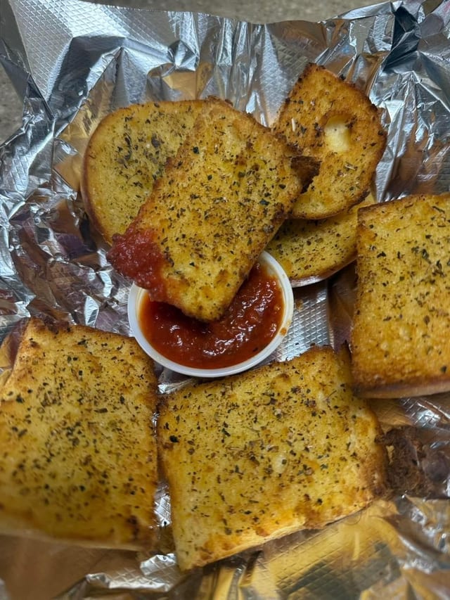 Garlic Bread Basket*.